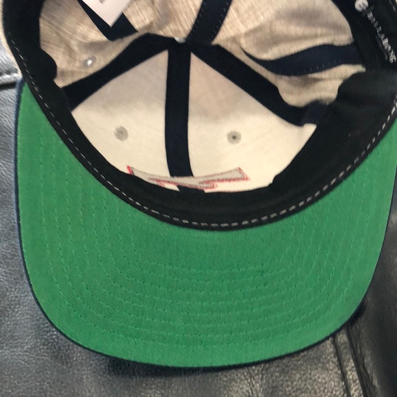 Billabong Grey SnapBack Flat Rim Logo Hat - Picture 2 of 4